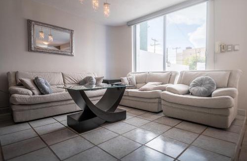 Morelia House | Casa Remodelada, cerca Centro, CU ,Walmart y Cine