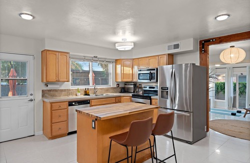 Tucson House | Casa Serena Pool, Spa, Putting Green & Yoga Room