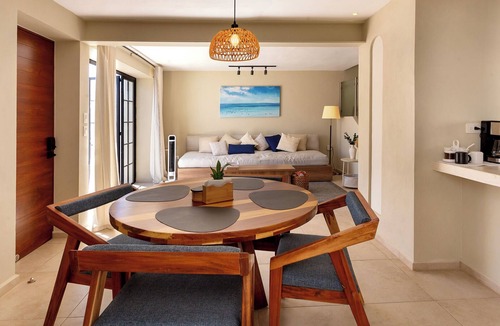 Merida Municipality House | Casa Venado | Private Pool · Peaceful rest · Across from a Park · Parking