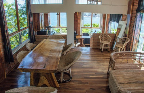 Puerto Angel Apartment | Casa Wow is a coastal home where you will wake up to the most incredible views!