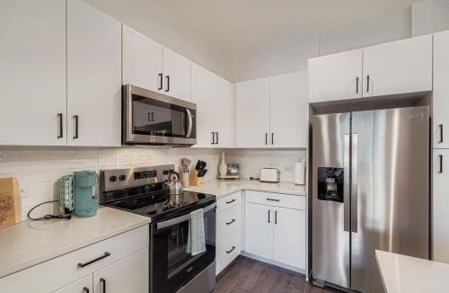 McNeil Apartment | Casita Lone Star - Pool Views - Free Parking