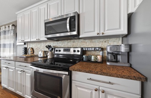 San Luis House | Cast-Away Deck Fishing! Pets! 3 bed 2 bath. Huge fish! House in the water!