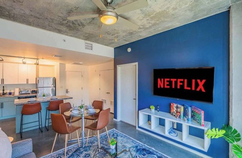 Evans Churchill Apartment | CDT Urban Oasis Pool + Gym + Free Parking and W/D