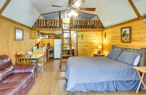 Davis Apartment | 'Cedar Falls Cabin 3' Next to Turner Falls Park