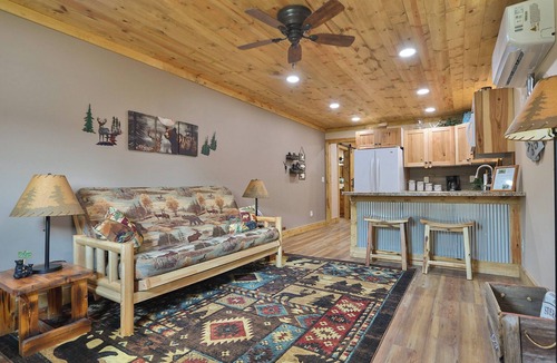 Johnson County Cabin | Cedar Hill Cabin - Sterling NE