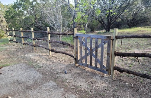 Granbury Cabin | Cedar Ridge Log Cabin on 14 acres - Pet Friendly!