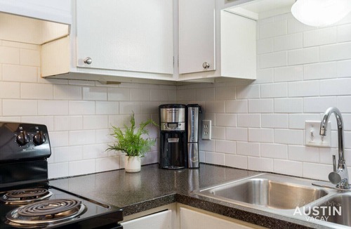 Clarksville Apartment | Central Austin 2 Story Apt | Sleeps 4 + Free Prkg