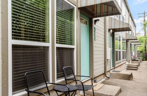 Clarksville Apartment | Central Austin 2 Story Apt | Sleeps 4 + Free Prkg
