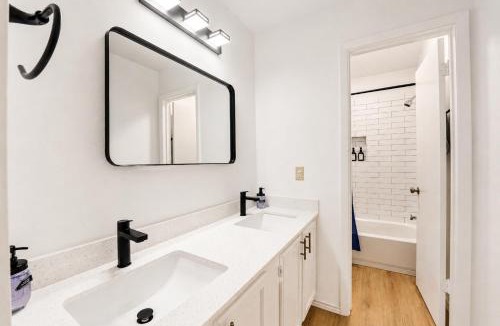 Hancock Apartment | Central Chic 2BR King Suites Close to UT, Moody Center, & DT