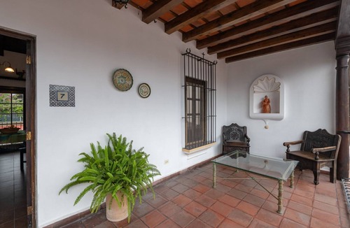Antigua Guatemala Apartment | Central colonial apartment with private balcony