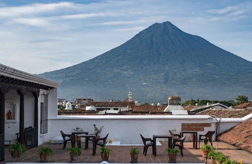 Antigua Guatemala Apartment | Central colonial apartment with private balcony