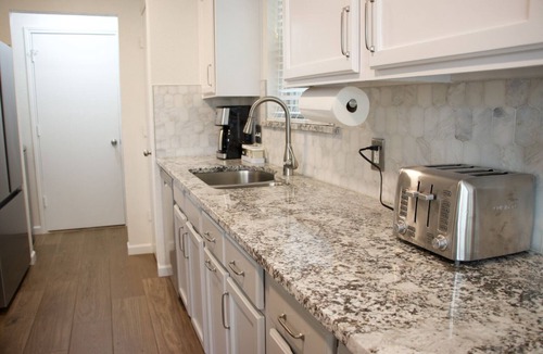 Euless House | Central, Familial, w/GAME Room, FIRE Pit, KING Bed ★ 4.6 mi from DFW Airport+