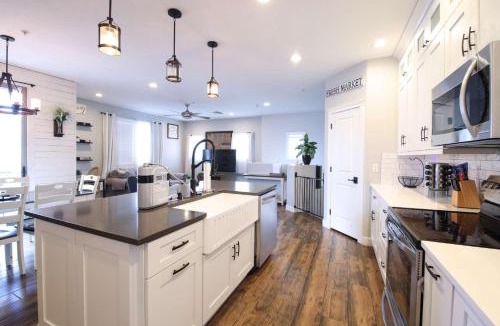 South Mountain House | Central Luxury Mountain Oasis with TWO Pools and Jacuzzis