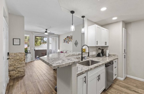 Central Scottsdale Apartment | Central Scottsdale | Pool & Gym