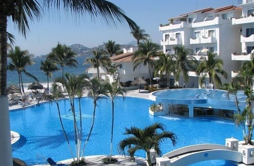 Manzanillo Condo | Central to Everything - Our 𝗣𝗲𝗻𝘁𝗵𝗼𝘂𝘀𝗲 𝗦𝘂𝗶𝘁𝗲 has an amazing view
