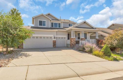 Castle Rock House | Centrally Located 5BD - Games, BBQ & Firepit Patio