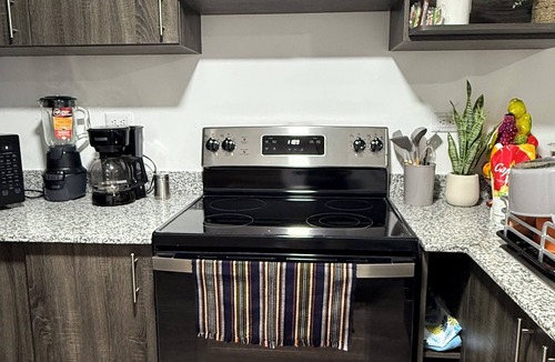 Zona 12 Apartment | Cerca del aeropuerto con vistas a los volcanes, cerca de todo!