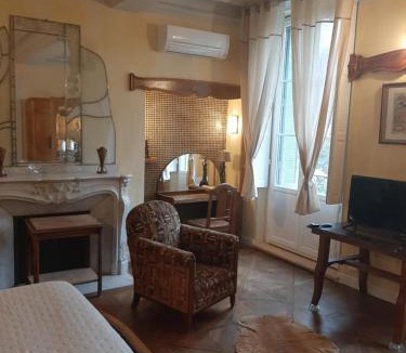 Moux Bed & Breakfast | Chambre Art Déco
