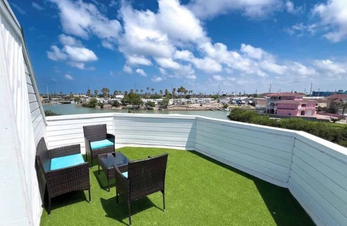 Port Isabel House | Channelfront " Remodeled " Pool " Boatslips