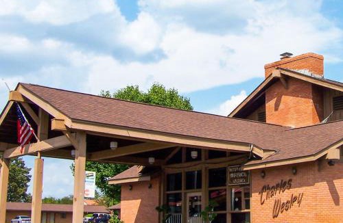 Broken Bow Hotel | Charles Wesley Motor Lodge Downtown Broken Bow- Hochatown