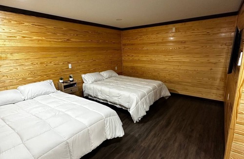 Timpson Hotel | Charming 1-bedroom hotel with WiFi and AC in wonderful Timpson