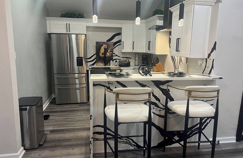 South Central Houston House | Charming 1-bedroom house Luxury Feel - Med Center/Midtown