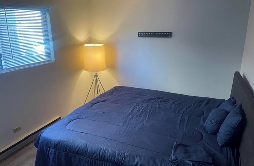 Burnham House | Charming 1-bedroom unit in fantastic Burnham with AC, WiFi, Laundry & parking.
