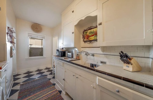 Sam Hughes House | Charming/1 BR 1 BA/Sam Hughes/Outdoor Dining