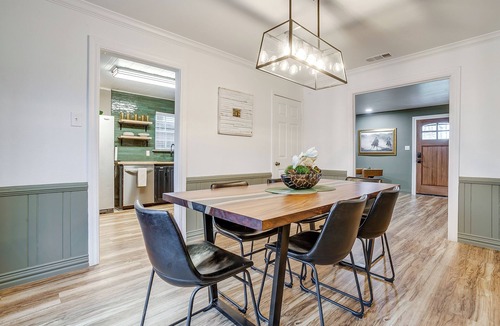 Fort Worth Cultural District House | Charming 2-bed in Fort Worth w WiFi, AC, King Bed, walk to Dickies & Will Rogers