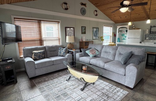 Jamaica Beach House | Charming 2-bedroom cottage on the canal in Jamaica Beach.