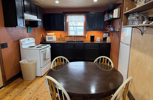 Samnorwood House | Charming 2-bedroom farmhouse in Shamrock, TX