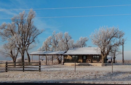 Samnorwood House | Charming 2-bedroom farmhouse in Shamrock, TX