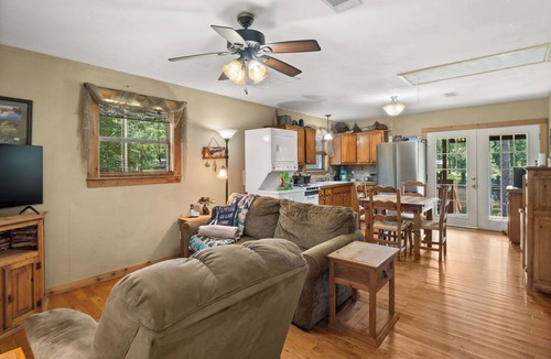 Hemphill Cabin | Charming 2-bedroom Toledo Bend Lakefront cabin in Hemphill TX