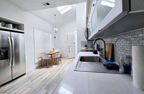 George Bush Park/Eldridge House | Charming 2-bedroom townhome in energy corridor, FULL of light
