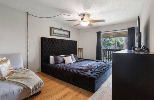 Woodlake - Briar Meadow House | Charming 2-bedroom townhome with WiFi and AC in brilliant Houston