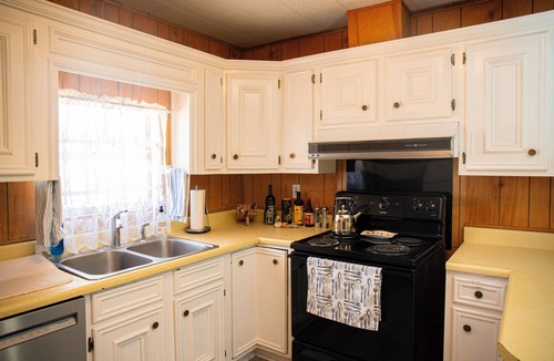 Bexar County House | Charming 2-bedroom Country Cottage beautifully situated on 1.5 acres.