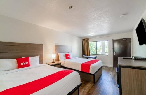 FM 1960 Hotel | Charming 2 Rooms w/2 Queen Beds Stay in North Houston
