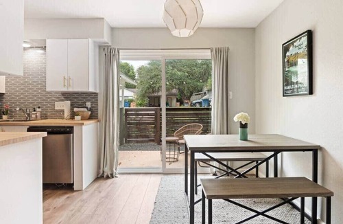South Manchaca House | Charming 2BR Home in South Austin