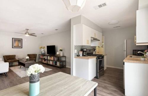 South Manchaca House | Charming 2BR Home in South Austin