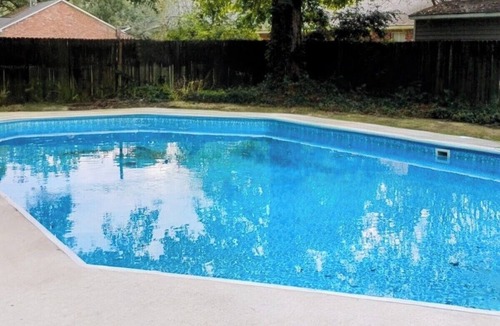 Denham Springs House | Charming 3 bd 2 bath cozy home in Denham Springs with AC and pool