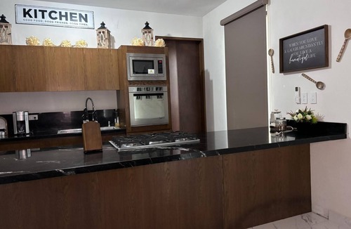Monterrey House | Charming 3-bedroom house in nice Mitras Poniente with WiFi, AC