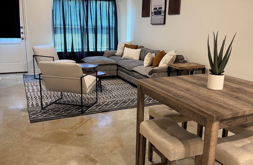 Copperas Cove Apartment | Charming 3-bedroom home with WiFi, King bed in fabulous Copperas Cove