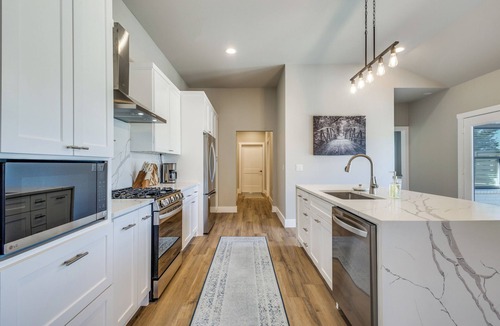 Denton House | Charming 3-bedroom home in Hickory Creek