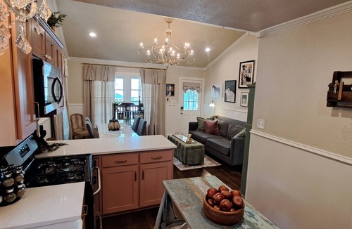 McKinney Cottage | Charming 3-bedroom cottage in Historic McKinney, three blocks from the square.