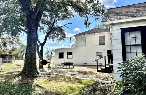 El Campo House | Charming 3-bedroom house in serene El Campo with AC