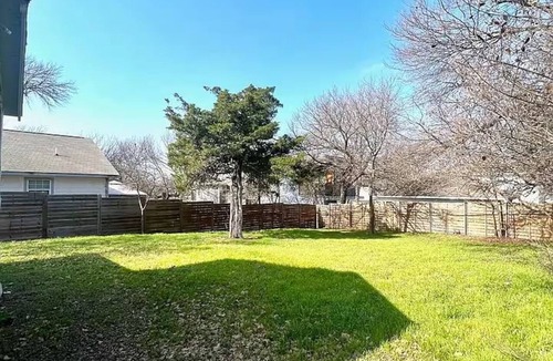 Chestnut House | Charming 3-bedroom house Austin TX