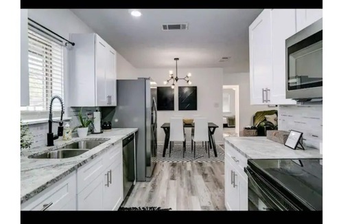 Wake Village House | Charming 3BR Home on Manila