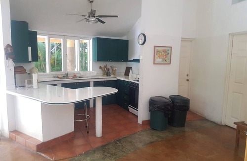 Puerto San Jose House | Charming 4-bedroom house with AC in Port of San Jose
