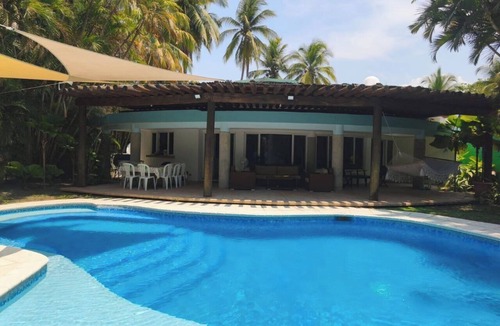 Puerto San Jose House | Charming 4-bedroom house with AC in Port of San Jose