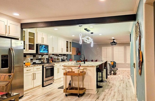 Rosenberg House | Charming 4-bedroom house with WiFi and AC in serene Rosenberg
